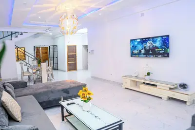 Image de Elegant House near the Beach in Lomé, agbavi – A/C & Wi-Fi Included