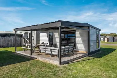 Image de Eddyville – Laid-Back Cabin Within Easy Reach of the Beach