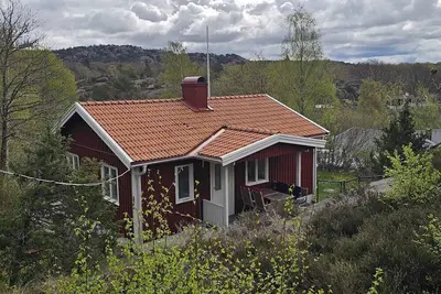 Image de Cottage in beautiful rocky surroundings on Mjörn, only 300m from the sea | Se09115