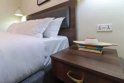 Minimalist 2br with a pool and gym