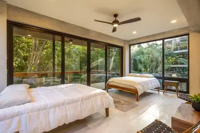 Luxury home with private pool, West Bay, Roatán