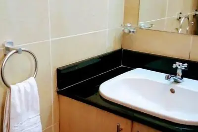 Image de West Suites Staycation/Work-From-Home Alternative!
