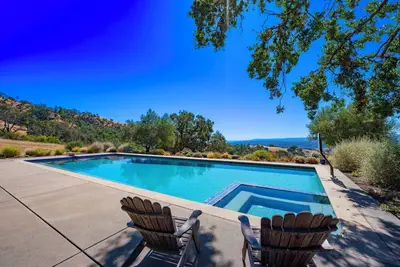 Image de Luxury Sonoma Hilltop Estate with Pool and Views