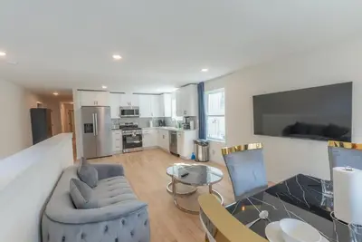 Image de Comfortable 6br/4ba Home  2 Units in One +Great for Family Trips +Free Parking