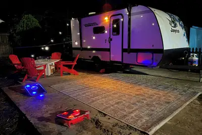 Image de Exhibit 804: Richmond’s Artsy Rv - Glamping Escape