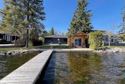 Luxury Waterfront Bungalow on Sturgeon Lake