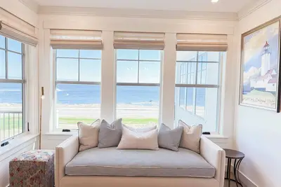 Image de Oceanfront Luxury 3br Townhome, Long-Term Rental in Gloucester