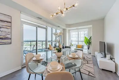 Image de Elegant 2+Den, 2 Bath, Breathtaking View, Parking