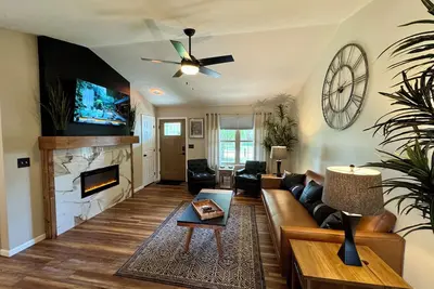 Image de Easy Street- The Modern Escape- 2. 8 miles to Wec