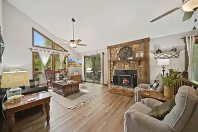 Image de Mountain home on the River