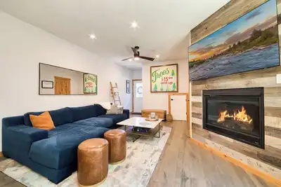 Image de Monthly Lease  - Porchlight Retreat by Tahoe Getaways, 3br Dog Friendly in Truckee