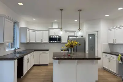 Image de Perfect 6 br house- in spanaway