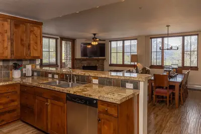 Image de Purgatory Lodge 102, a spacious 3-bedroom retreat inside Purgatory Resort.