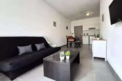 Image de T2 climatisé avec terrasse et piscine à St Florent