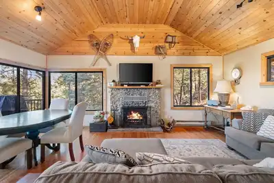 Image de Beautiful forest retreat with stunning views