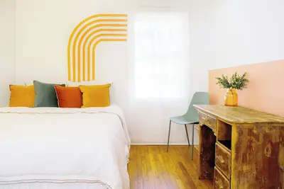 Image de Mid-Century Architect's Bright and Airy Home with Luxury Design and Modern Art