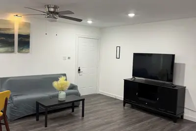 Image de Modern luxe townhome\n-15 minutes away from downtown