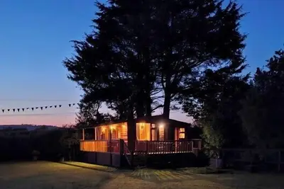 Lakeside Lodge - Castlemartyr - Sleeps 4