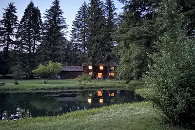 Image de 4-Bedroom  Chateau  – Luxurious Retreat with Pond, Creek, and Modern Amenities