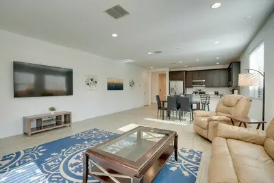 Image de 9 Mi to State Farm Stadium: Pet-Friendly Home!
