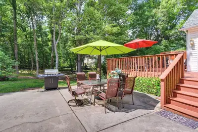 Image de Home in Matthews w/ Fenced Yard & Spacious Deck!