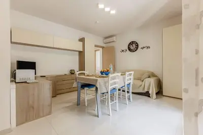Image de Located in a quiet area of ​​Cagliari, the apartment offers a welcoming accommodation ideal for those who want comfort and relaxation. With a surface area of ​​60 sqm, it is located on the first floor served by a lift and can accommodate up to 4