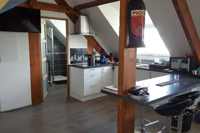 Grand studio vue latérale plage 50m.