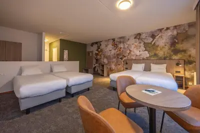 Image de Perfect Retreat with Hotel Comfort – Pool, Views & Dining Near Nijmegen!