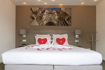 Image de Where History and Nature Meet for the Perfect Relaxing Getaway! Onsite Dining!