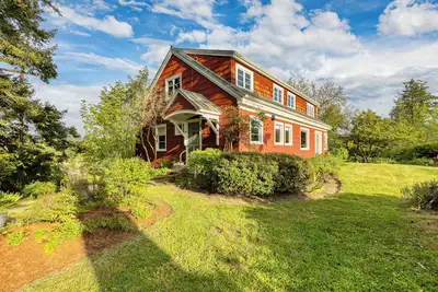 Maxwelton Aerie | Bluffside Retreat w/ Sweeping Puget Sound Views + Firepit