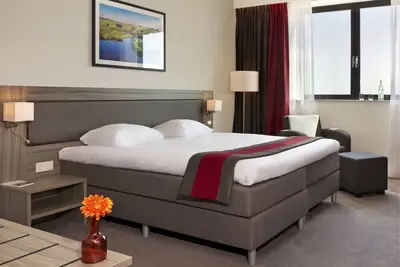 Image de Comfortable Rooms Near Rotterdam Airport with On-Site Dining and Parking!