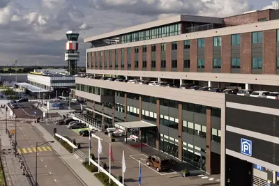 Image de Steps from Rotterdam Airport – Comfort & Convenience Combined! Onsite Dining!