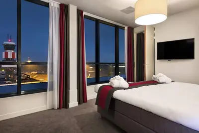 Image de Minutes to Blijdorp Zoo, Steps to the Terminal! Onsite Dining, Airport View!
