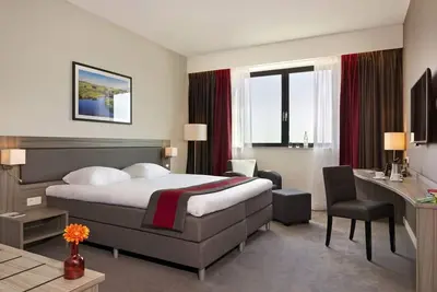 Image de Modern Living Spaces Designed for Comfort and Convenience! Airport Access!