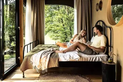 Image de Cabane 4 adultes + 1 enfant de 17 ans maximum - Vue sur le lac et tente en bois