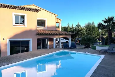 Image de La Villa L'azurienne spacieuse villa avec piscine privée – 10 personnes – Fréjus