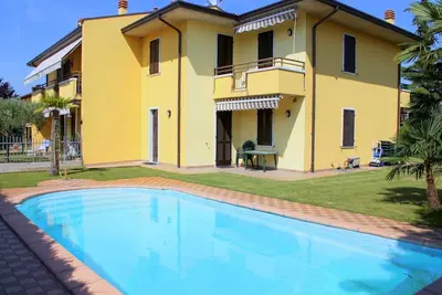 Image de à Lazise, avec piscine, près du lac de Garde
