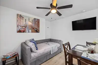 Image de Downtown + Heights Flat | Games | TVs WiFi | Pets