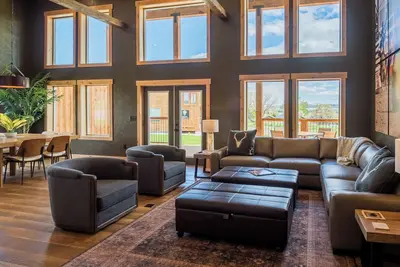 Image de Roam (New! ) Luxury cabin w/ 2 kings + queen, exclusive access to Grand Pergola w/ fire pit & griddle