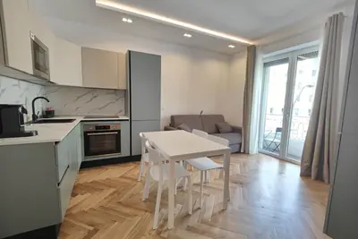 Image de Doria 10 next to train station