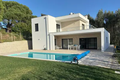 Image de Vacation home with pool a few km from Obidos Bay and Foz do Arelho beach.