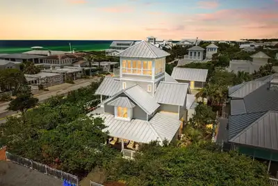 Image de Seaside - 75 Ft From Private Beach! 3 Br + Look out Tower, Bikes, Sleeps 10