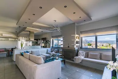 Image de ARTica condo 1_2BR with fireplace, near Amoudara & Heraklion. Free Parking