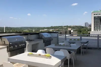 Image de One bedroom during Race Week.