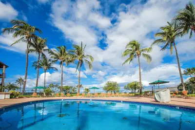 Image de Oceanfront Steps from Beach - Luana Kai A104
