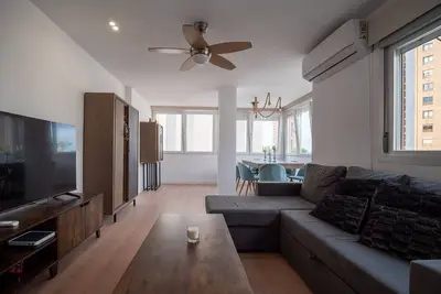 Image de 2br Ocean Ii Flat - Parking & 2’ to Levante Beach