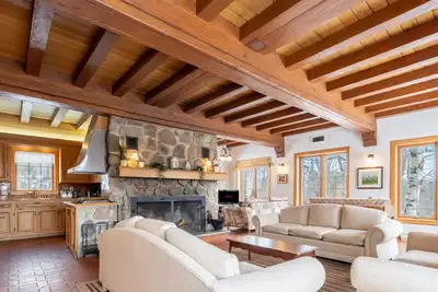 Image de Le Chalet des Collines | Lac | Spa & Sauna 4 Saisons | Foyer | St-Sauveur