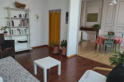 Image de Appartement de 53 m2 lumineux au calme, bien situé (port/marché/corderie royale)