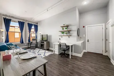 Image de Huge 2 Br Beside Convention Center Condo / Short North / Downtown / Free Parking