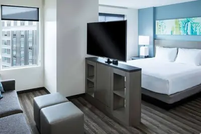 Image de 3 Tempe Suites – Pool, Gym, Walk to Mill Ave, Lake, Desert Garden & Dining